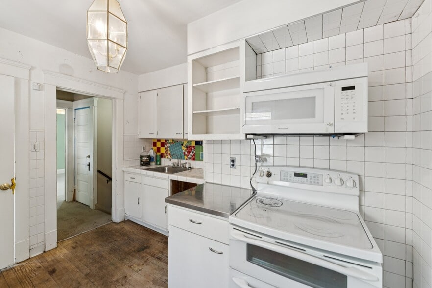 More Photos Of 12610 Larchmere Blvd, Cleveland General Retail For Sale
