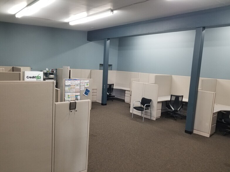 More Photos Of 4616 SE 82nd Ave, Portland Auto Dealership For Lease