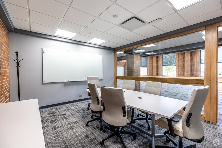 More Photos Of 7300 Westown Pky, West Des Moines Medical For Lease