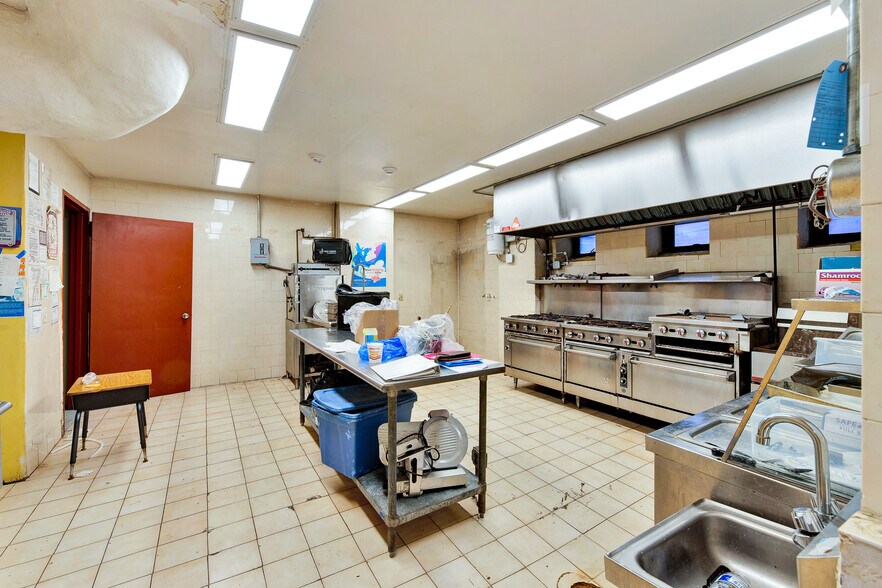 More Photos Of 5566 Kings Hwy, Brooklyn Schools For Lease