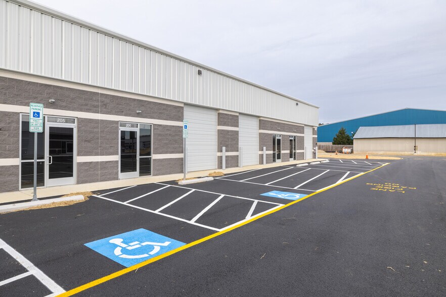 More Photos Of 8141 Pine Ridge Rd, Mechanicsville Light Distribution For Lease