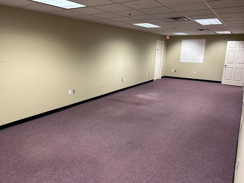 More Photos Of 222 Rhl Blvd, Charleston Unknown For Lease