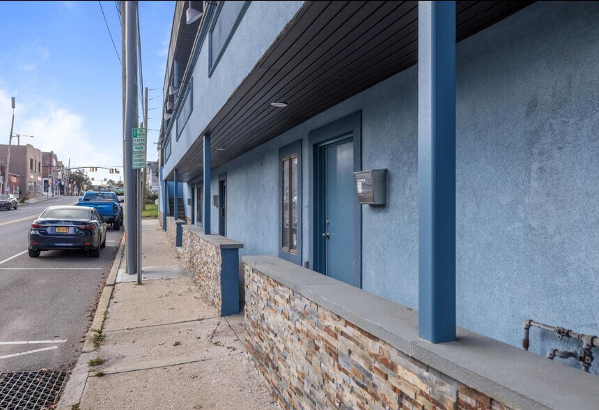 More Photos Of 120-124 Laurel Rd, East Northport Freestanding For Sale