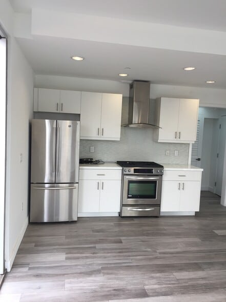 More Photos Of 600 S La Brea Ave, Los Angeles Storefront Retail Residential For Sale