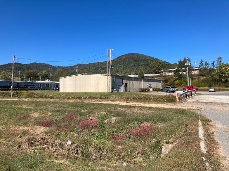 More Photos Of 722 E Main St, Burnsville General Retail For Sale