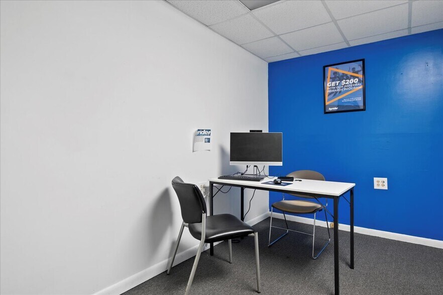 More Photos Of 2008 Okeechobee Blvd, West Palm Beach Auto Dealership For Sale