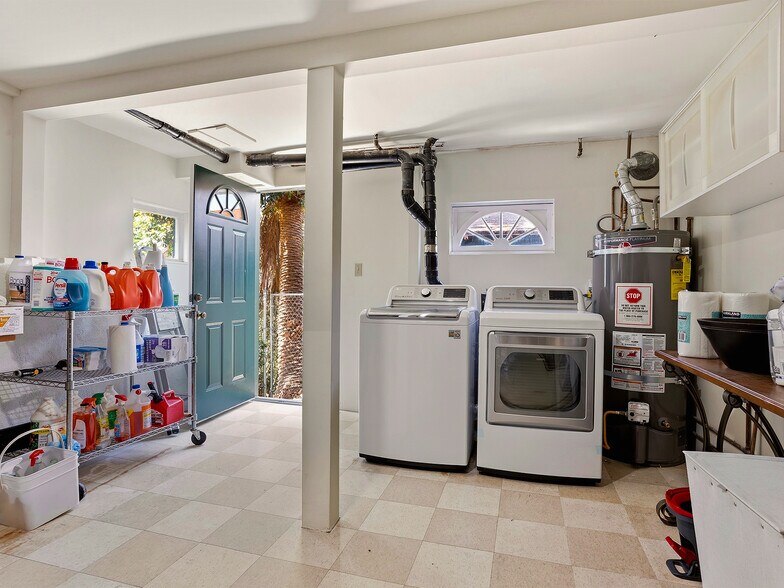 More Photos Of 1825 Altivo Way, Los Angeles Multifamily For Sale