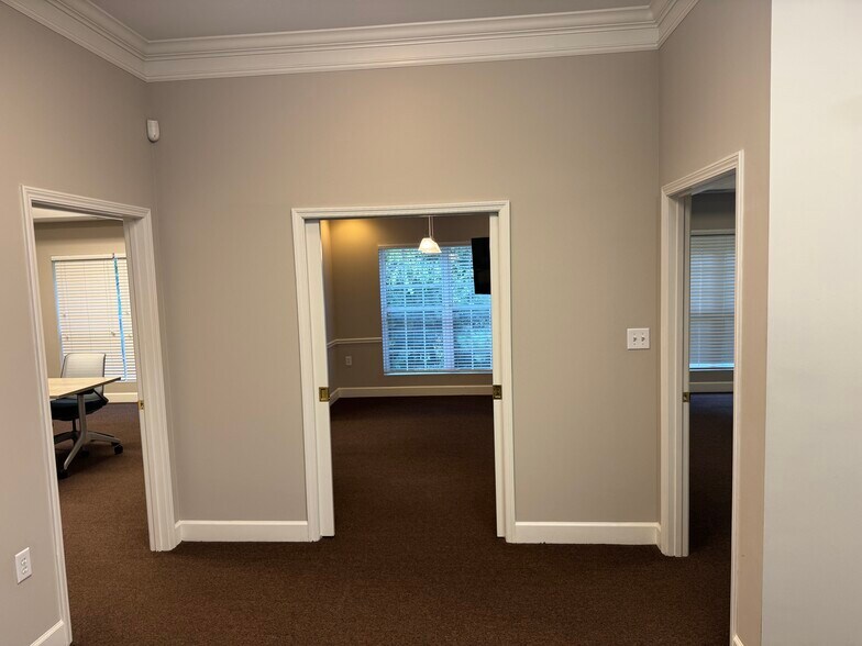 More Photos Of 1075 Cooper Rd, Grayson Medical For Lease