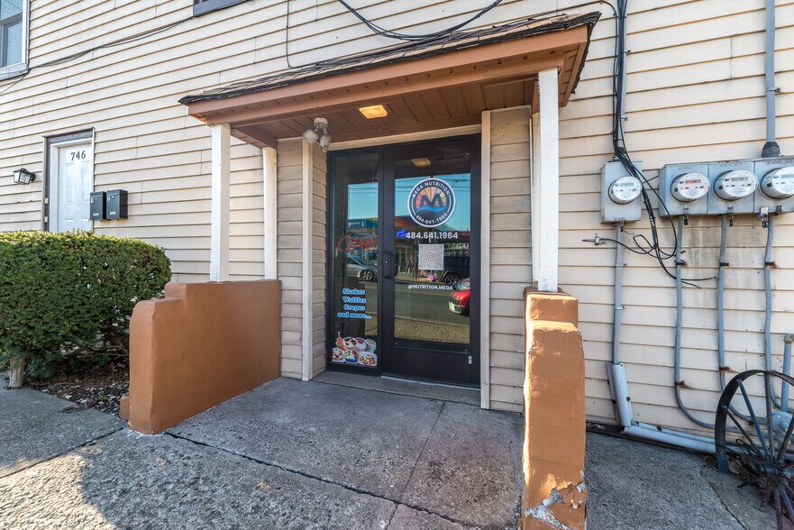 More Photos Of 746 Main St, Bethlehem Freestanding For Sale