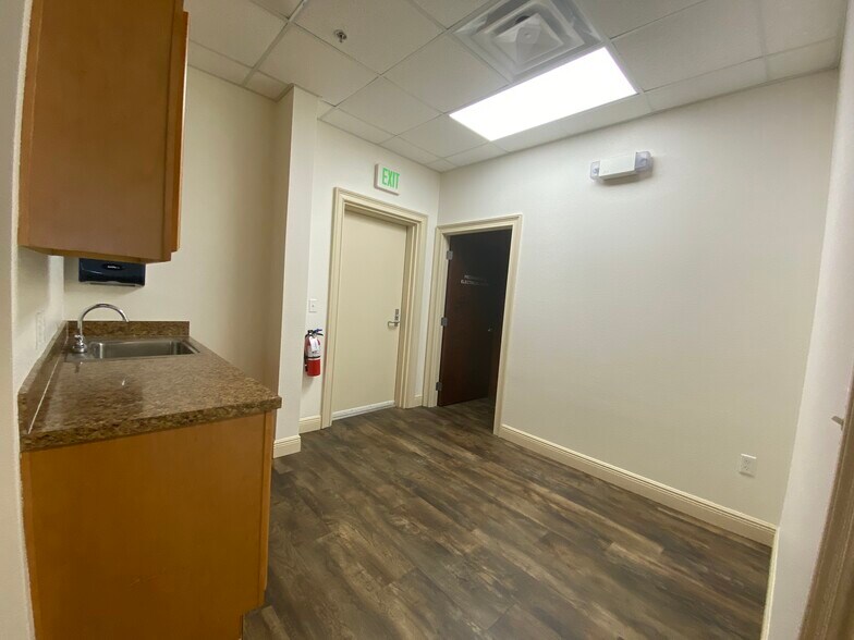 More Photos Of 737 Highway 466, Lady Lake Office For Sale