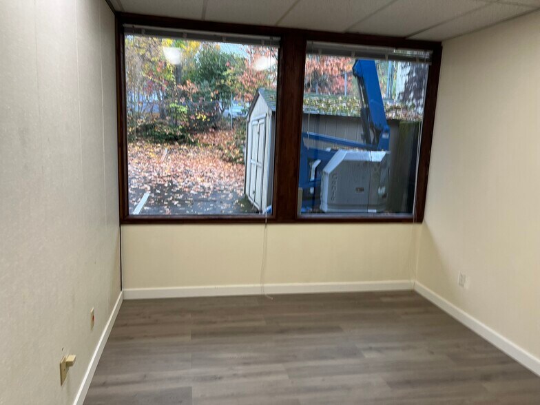 More Photos Of 10580 SW McDonald St, Tigard Office For Lease
