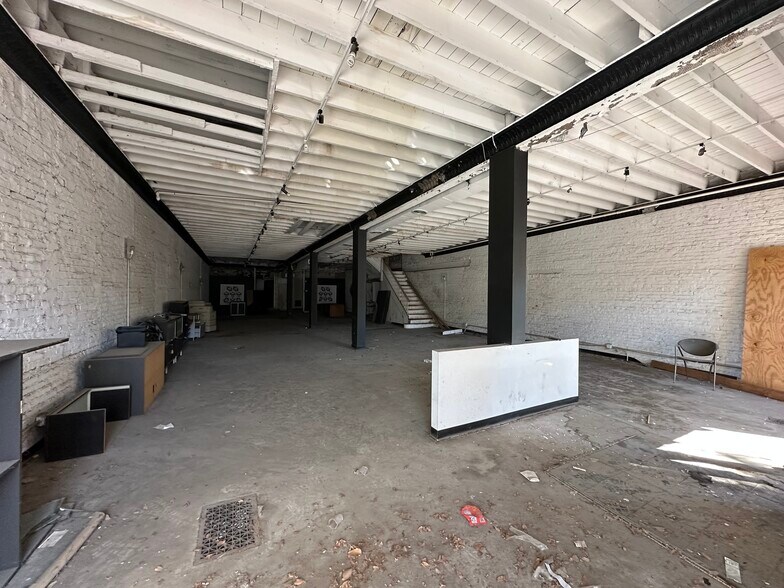 More Photos Of 512 E 47th St, Chicago Storefront Retail Office For Sale