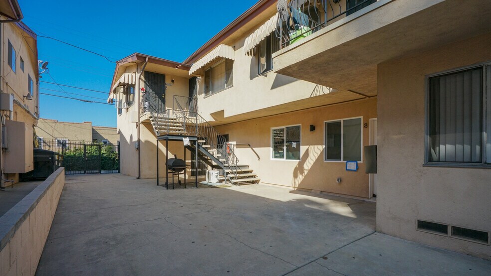More Photos Of 8419-8425 S Western Ave, Los Angeles Apartments For Sale