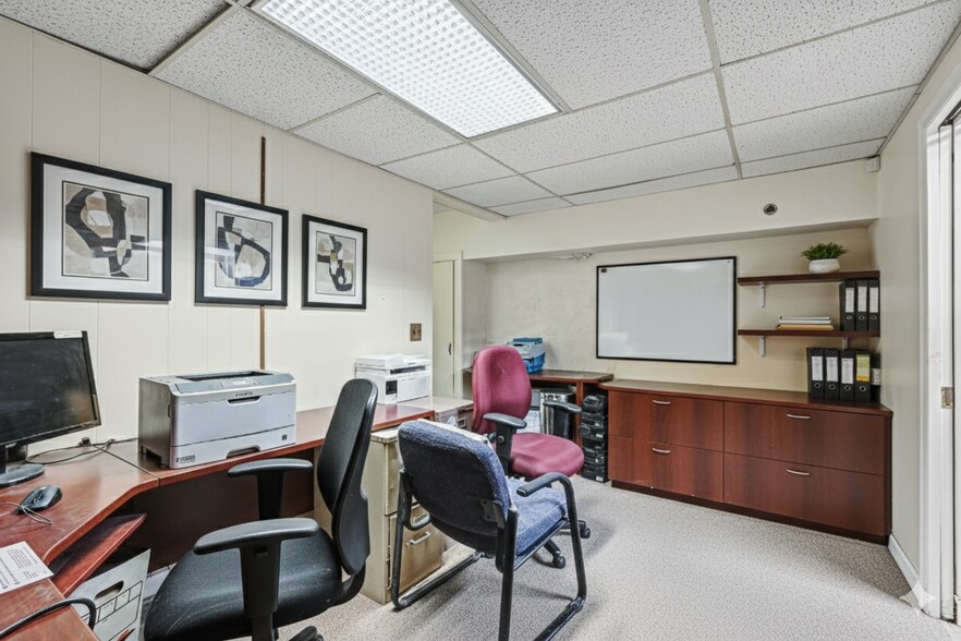 More Photos Of 66 Main St, Warwick Office For Sale
