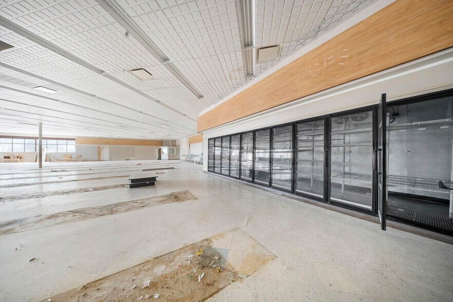 More Photos Of 60 Business US 23 N, Louisa Freestanding For Lease