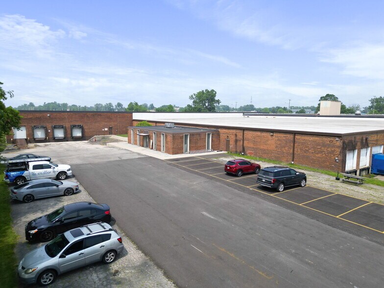 More Photos Of 1840 Progress Ave, Columbus Manufacturing For Sale