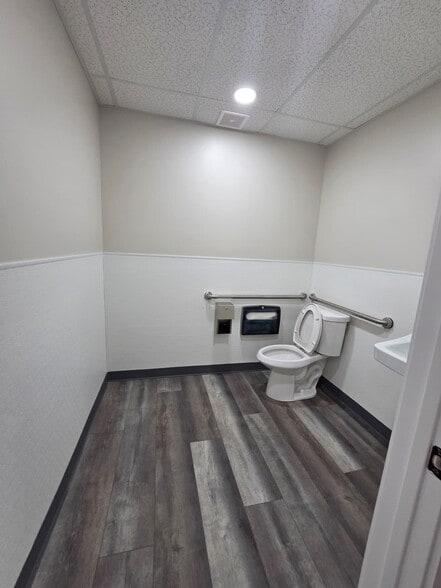 More Photos Of 465 E Palmdale Blvd, Palmdale Loft Creative Space For Lease