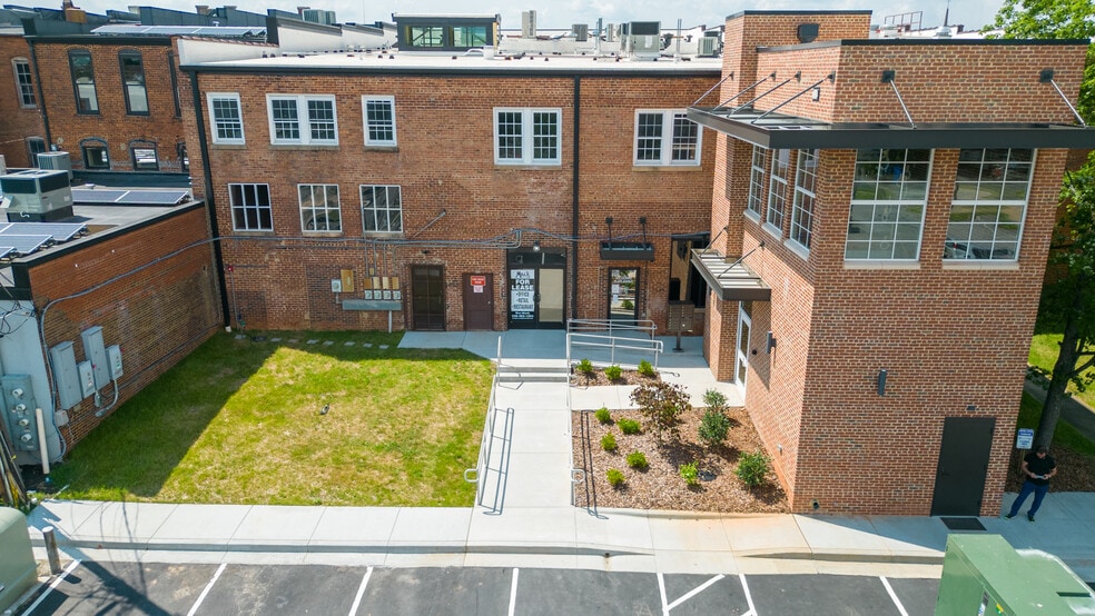 More Photos Of 121-129 N Main St, Mooresville Storefront Retail Office For Lease