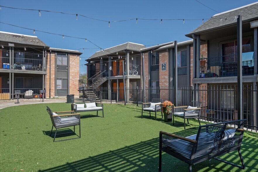 More Photos Of 1007 E Rundberg Ln, Austin Apartments For Sale