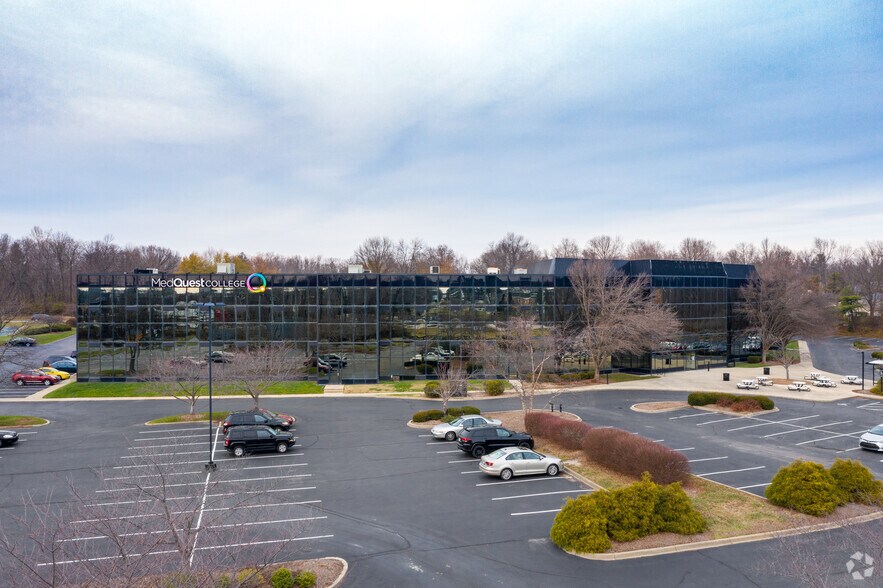 More Photos Of 10400 Linn Station Rd, Louisville Office For Lease