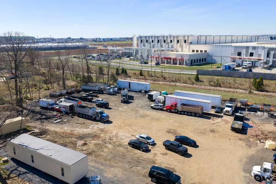 More Photos Of 25119-25137 Arcola Mills Dr, Sterling Land For Lease