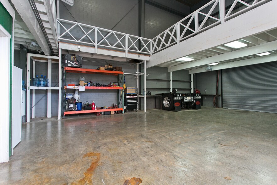 More Photos Of 1325 Middle St, Honolulu Warehouse For Lease
