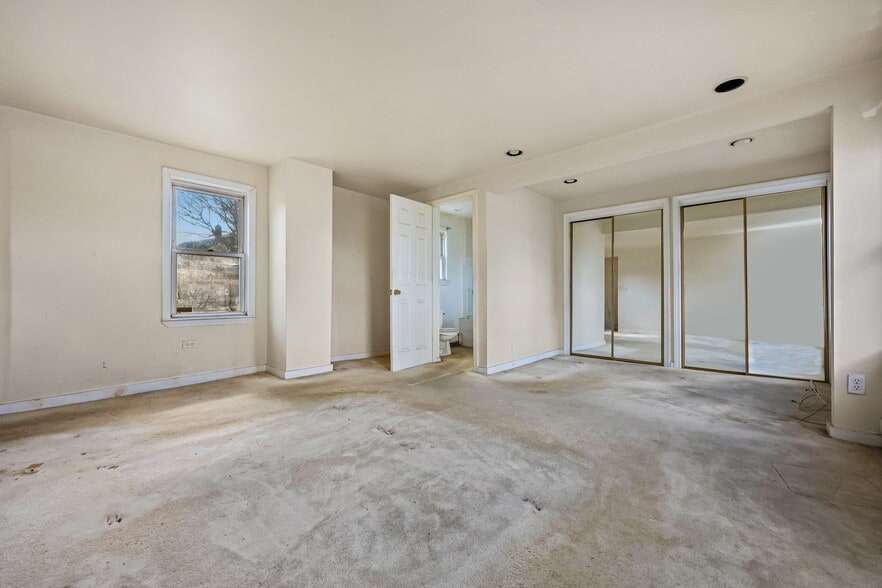 More Photos Of 15 Henry St, Greenwich Multifamily For Sale