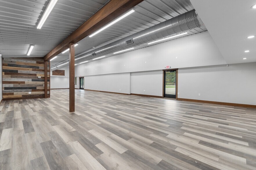 More Photos Of 4291 Manchester Ave NW, North Lawrence Office For Sale