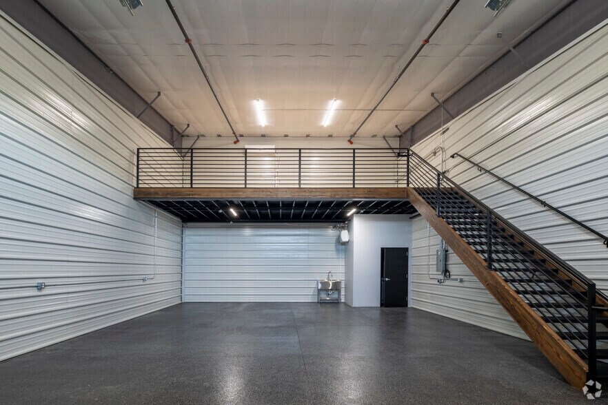 More Photos Of 7542 S Potomac St, Centennial Self Storage For Lease