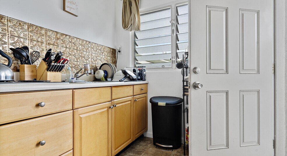 More Photos Of 2106 Young St, Honolulu Apartments For Sale