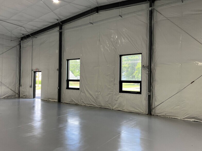 More Photos Of 574 Hudson River Rd, Waterford Warehouse For Lease