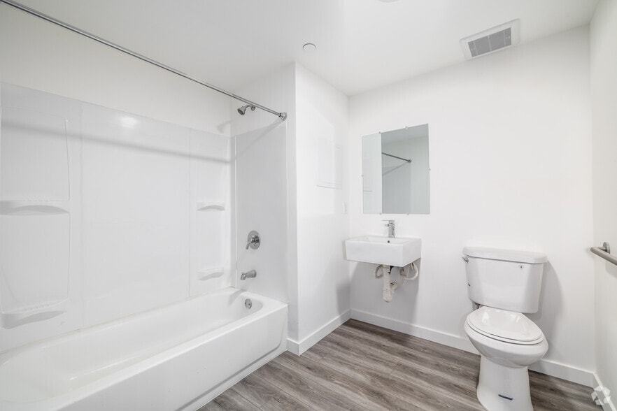 More Photos Of 300 W 60th St, Los Angeles Apartments For Sale