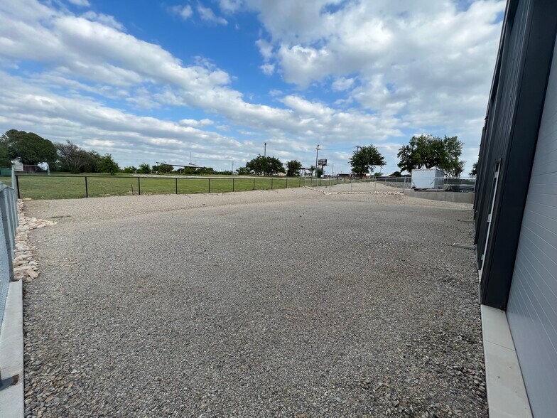 More Photos Of 120 Old Agnes Rd, Weatherford Light Distribution For Lease