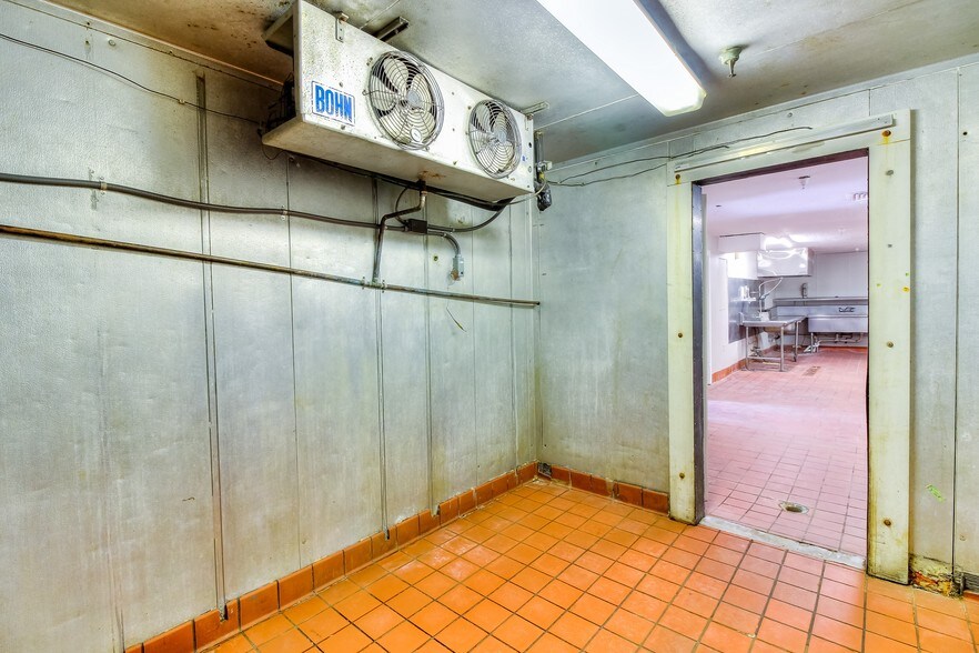 More Photos Of 2214 Mangum Rd, Houston Storefront Retail Office For Lease