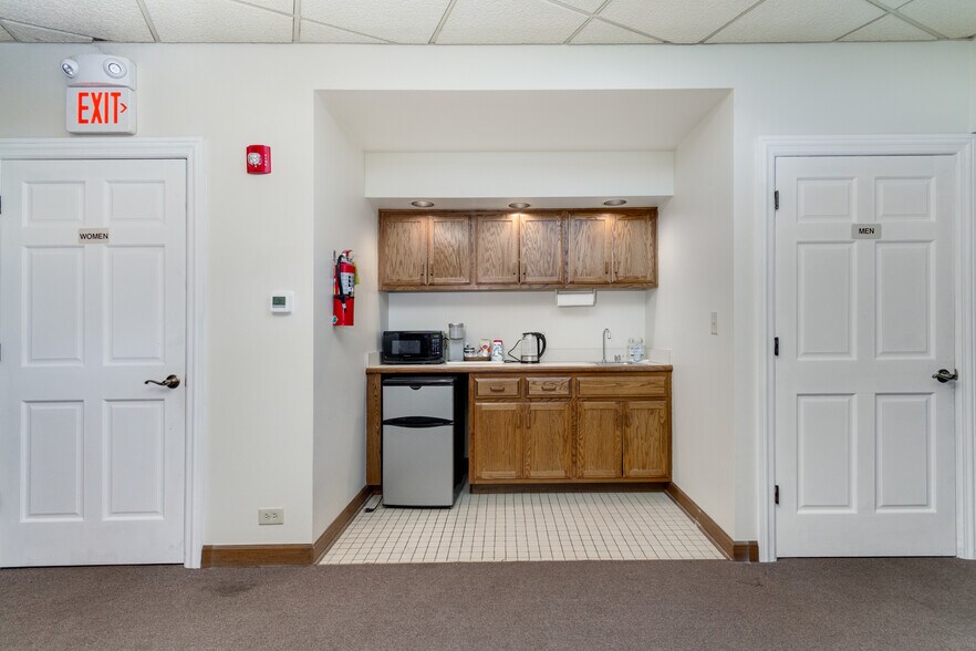 More Photos Of 11900 Southwest Hwy, Palos Park Medical For Sale