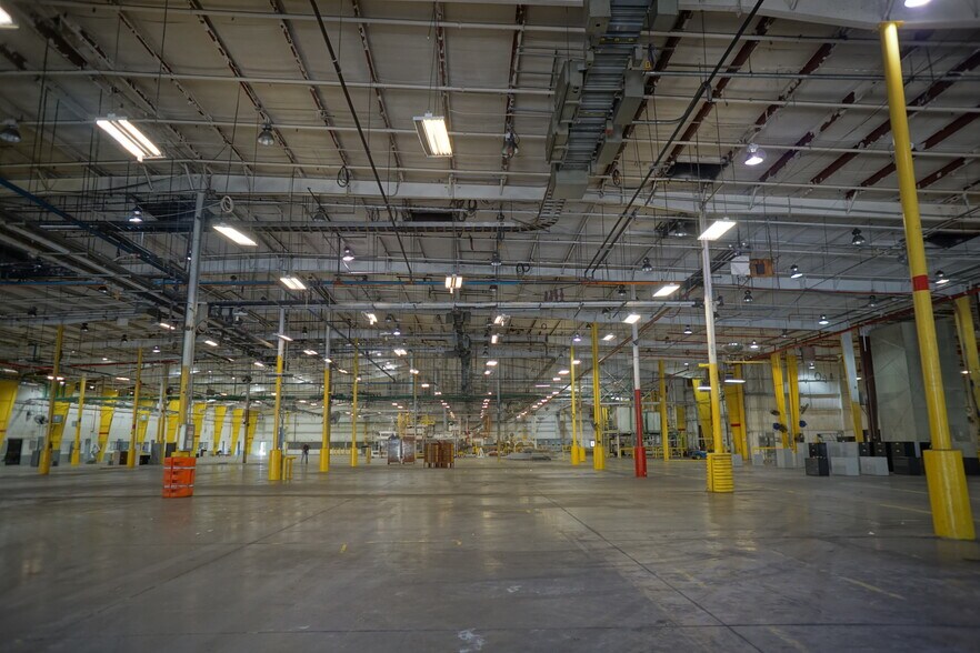 More Photos Of 850 Industrial Rd, Madisonville Manufacturing For Lease