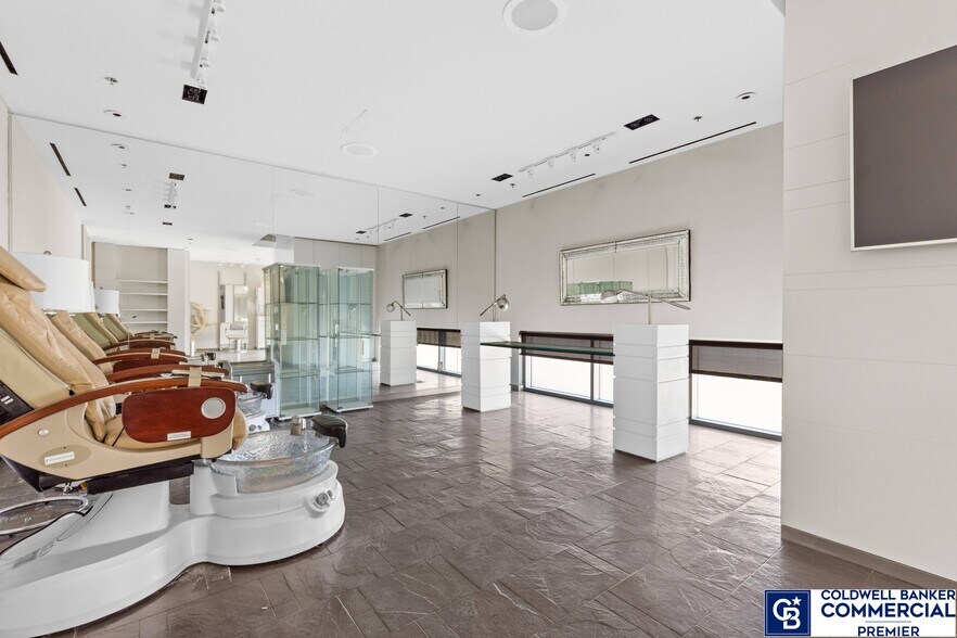 More Photos Of 4381 W Flamingo Rd, Las Vegas Hotel For Lease