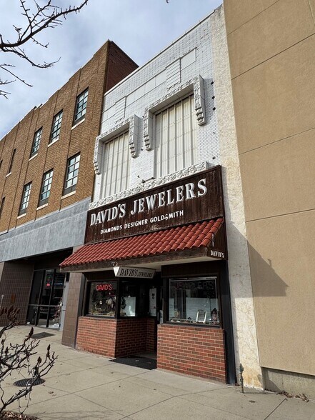 More Photos Of 623 S Kansas Ave, Topeka Storefront Retail Office For Sale