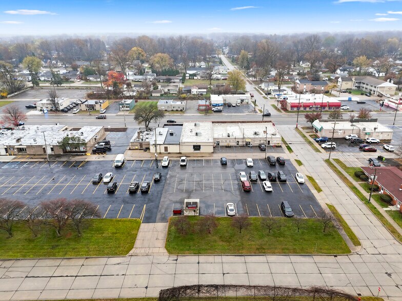 More Photos Of 30948-30960 Ford Rd, Garden City Storefront For Lease