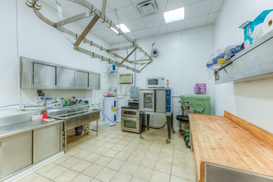 More Photos Of 1109 E Memphis St, Broken Arrow Religious Facility For Lease