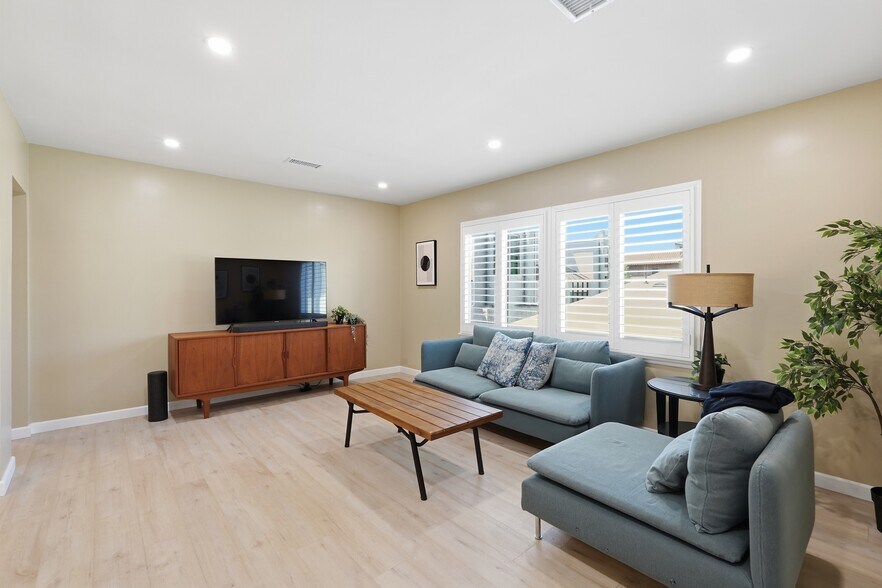 More Photos Of 5236 Bellingham Ave, Valley Village Apartments For Sale