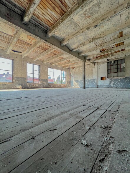 More Photos Of 2215 S Michigan Ave, Chicago Office Residential For Sale