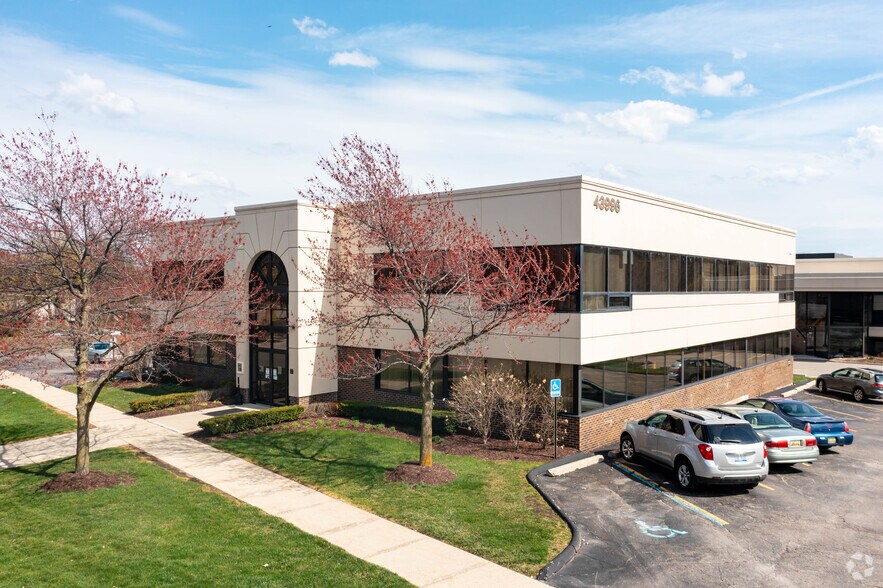 43996 Woodward Ave, Bloomfield Hills, MI 48302 Medical Office For Lease
