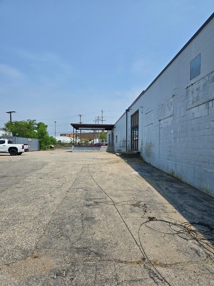 More Photos Of 100 Glen Rd, Cranston Manufacturing For Lease