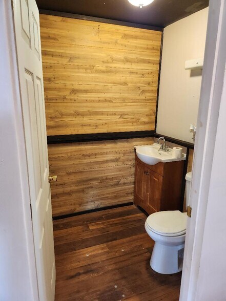 More Photos Of 5301 Harford Rd, Baltimore Office For Sale