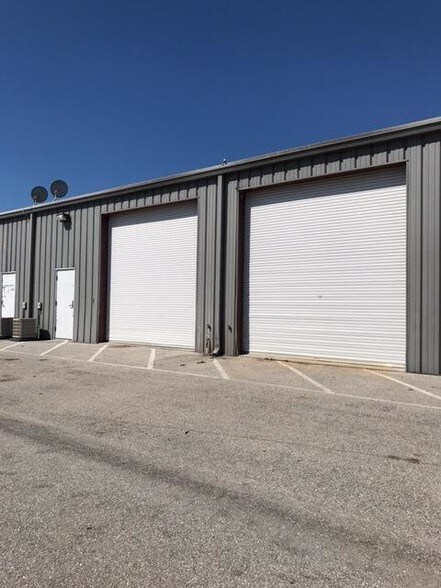 More Photos Of 1611 12th St E, Palmetto Warehouse For Lease