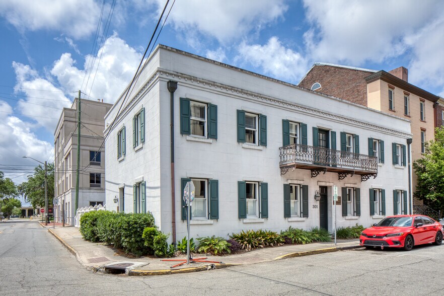 More Photos Of 301 W York St, Savannah Office For Sale