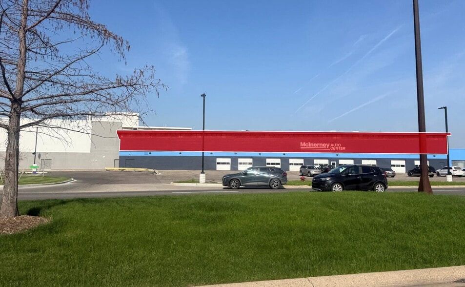 Primary Photo Of 100 W 14 Mile Rd, Troy Auto Repair For Lease