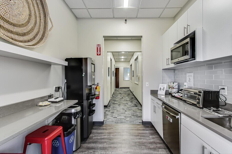 More Photos Of 324 W Touhy Ave, Park Ridge Office For Lease