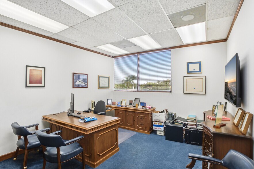 More Photos Of 4075 SW 83rd Ave, Miami Freestanding For Sale